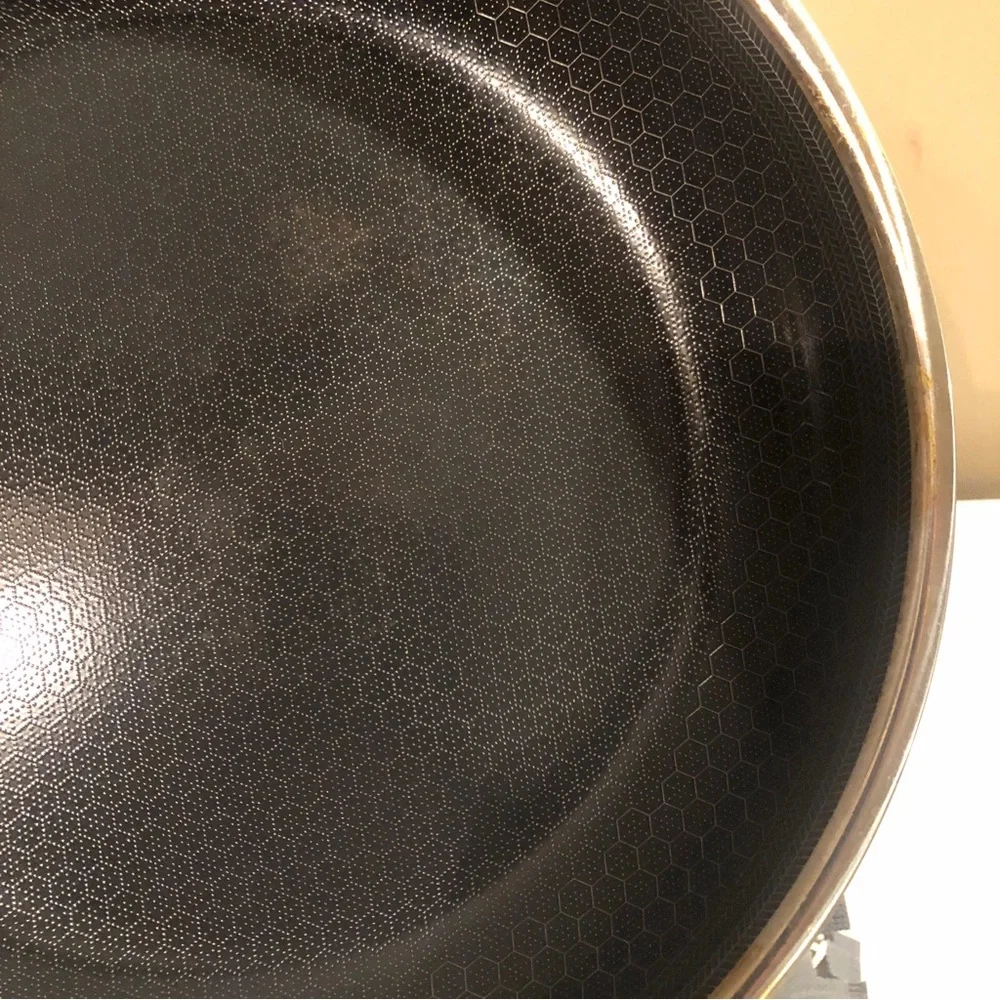 HEXCLAD 10 Inch Hybrid Stainless Steel Non-Stick Frying Pan with Lid - Picture 8 of 12